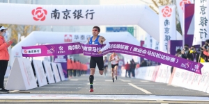 L&#039;arrivo vincente di Peng Jianhua a Nanchino