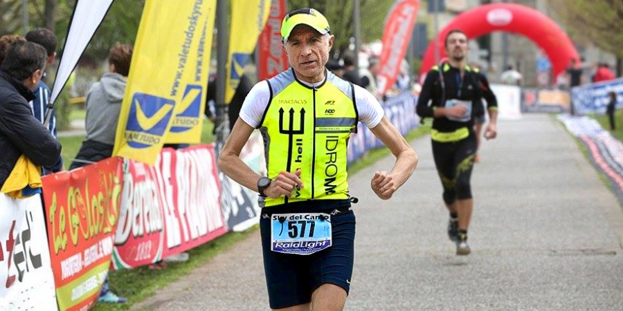 Mario Farsetti al traguardo dello Sky Run del Monte Canto (Carvico) 2017