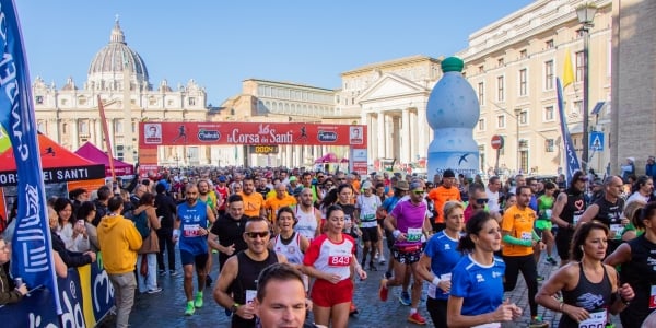 Il saluto del Papa ai corridori “dei Santi” per l’Ucraina