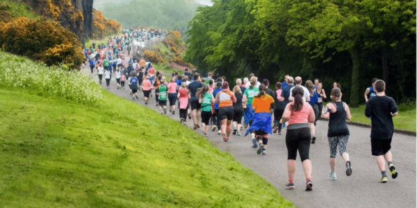 In 16mila alla Maratona di Edimburgo