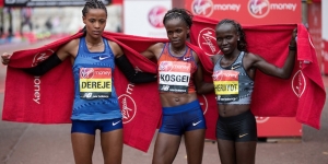 Podio femminile edizione 2019, da sinistra Dereye Roza, Brigid Kosgei, Vivian Cheruiyot