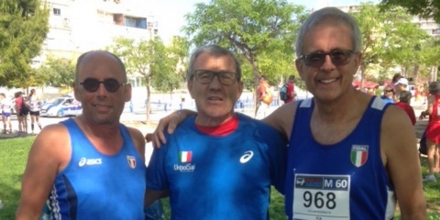 Il Consigliere Federale Gerardo Vaiani Lisi, membro del Board EMA, in mezzo a due partecipanti alla 10km, Loris Pagani e Rodolfo Lollini