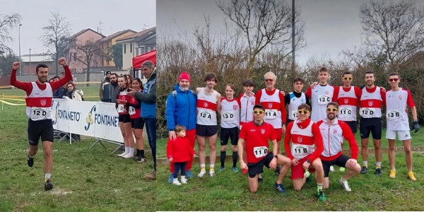 L&#039;arrivo di Roberto Lollini - In piedi da sinistra: Di Fazio, Marchesi, Daneluzzi, Amodeo, Rodolfo Lollini, Fumagalli, Martello, A. Nessi, Roberto Lollini, M. Nessi. Accosciati: Ferrario, Cirillo, Francoi