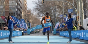 Record mondiale di Kiplimo nella mezza maratona: dubbi sulla regolarità