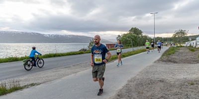 Il sole di mezzanotte bacia la maratona di Tromso