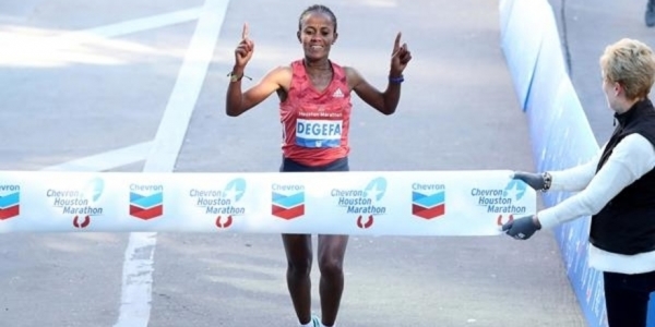 Biruktayit Degefa vince la Maratona
