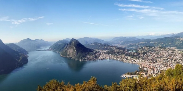 la meravigliosa vista dalla sommità del Monte Brè