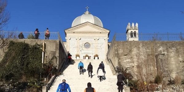 Passaggio al Santuario della Madonna del Monte