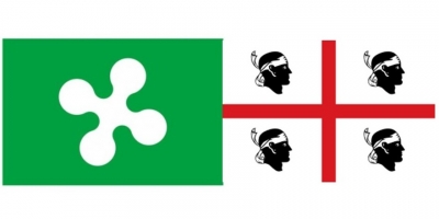 Le bandiere di Lombardia e Sardegna: regioni dove si corre solo con la mascherina